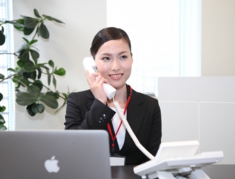 綺麗なオフィス内勤務