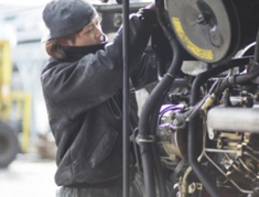 同世代のメカニックが活躍中