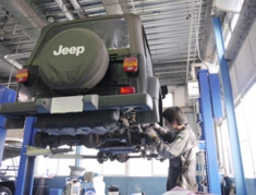 最新設備の整った整備工場