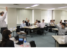 全従業員参加の研修風景