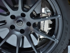 高級感の漂うタイヤとホイール