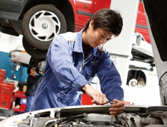 20代のメカニックが活躍中