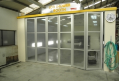 こだわりの塗装ブース