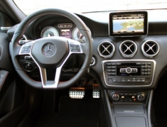 全車種対応の広い工場